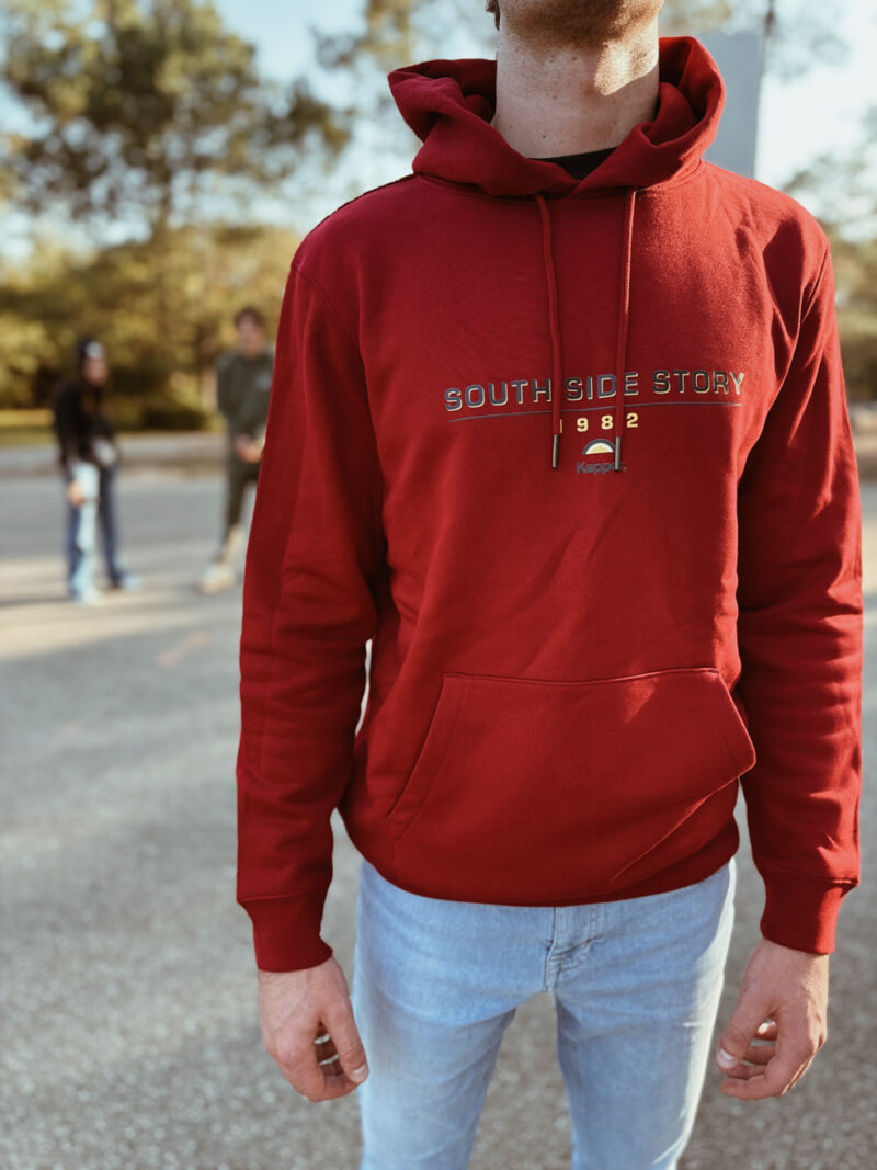 Jeune homme avec hoodie hibiscus Kepper