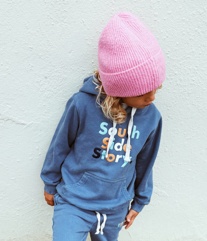 Enfant avec hoodie bleu Kepper