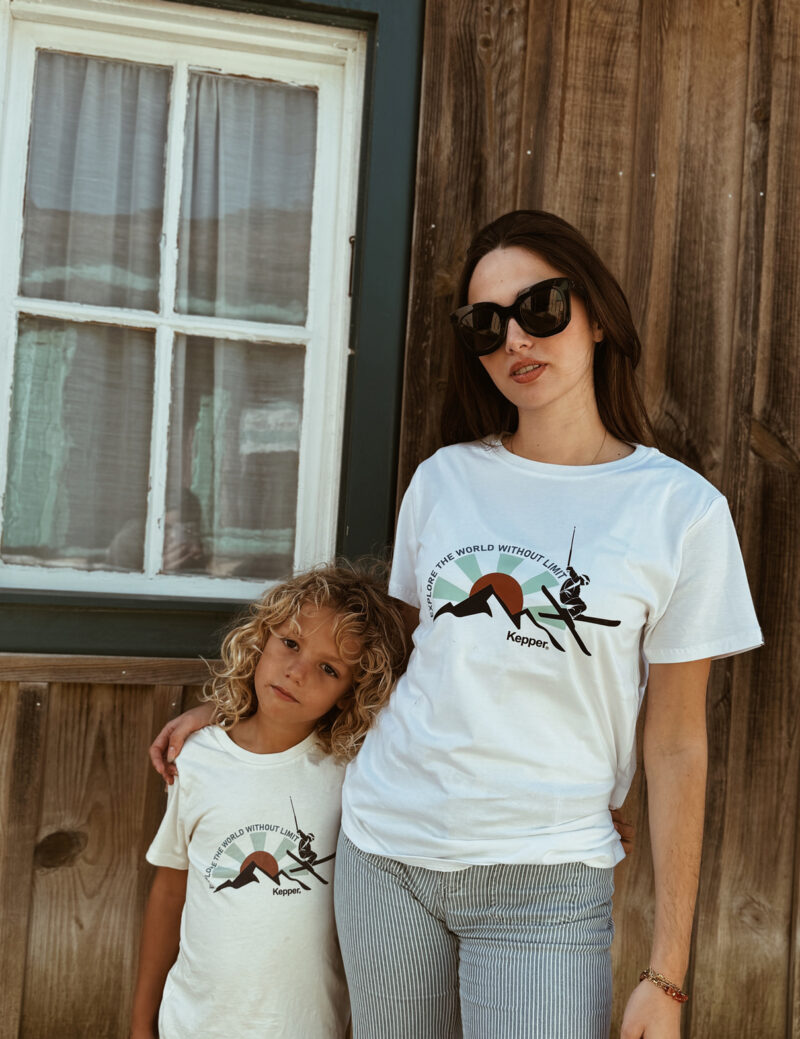 Enfant avec tee-shirt blanc Kepper