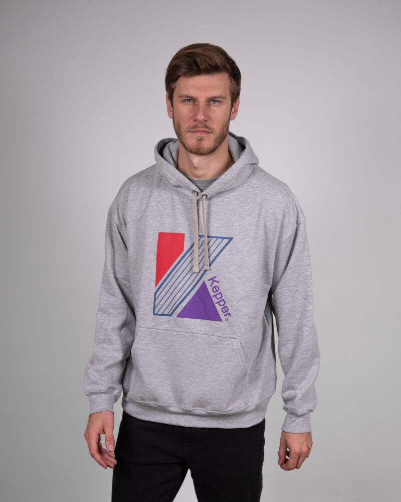 Jeune homme brun avec hoodie gris Kepper